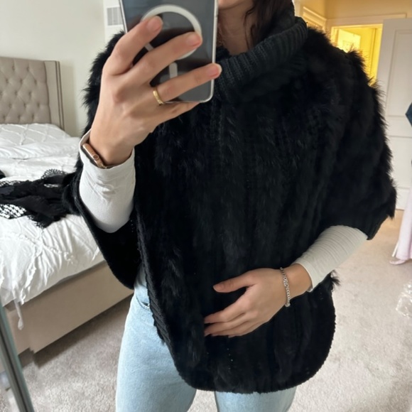Black Poncho With Fur - Picture 2 of 3